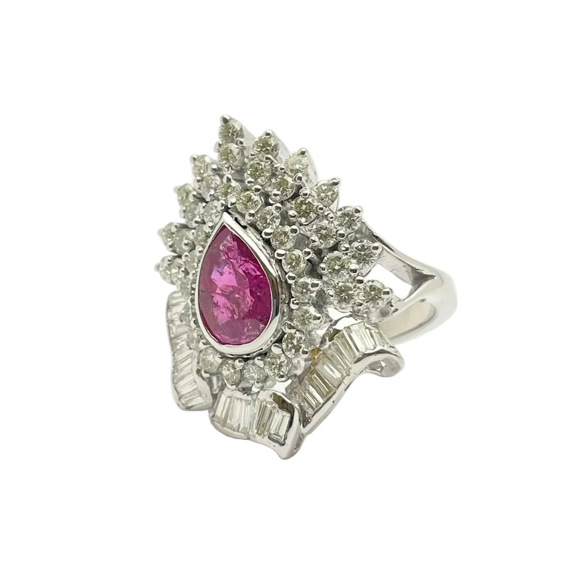 Bague Entourage en or blanc, rubis et diamants - Castafiore