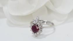 Bague entourage en or blanc, rubis et diamants - Castafiore