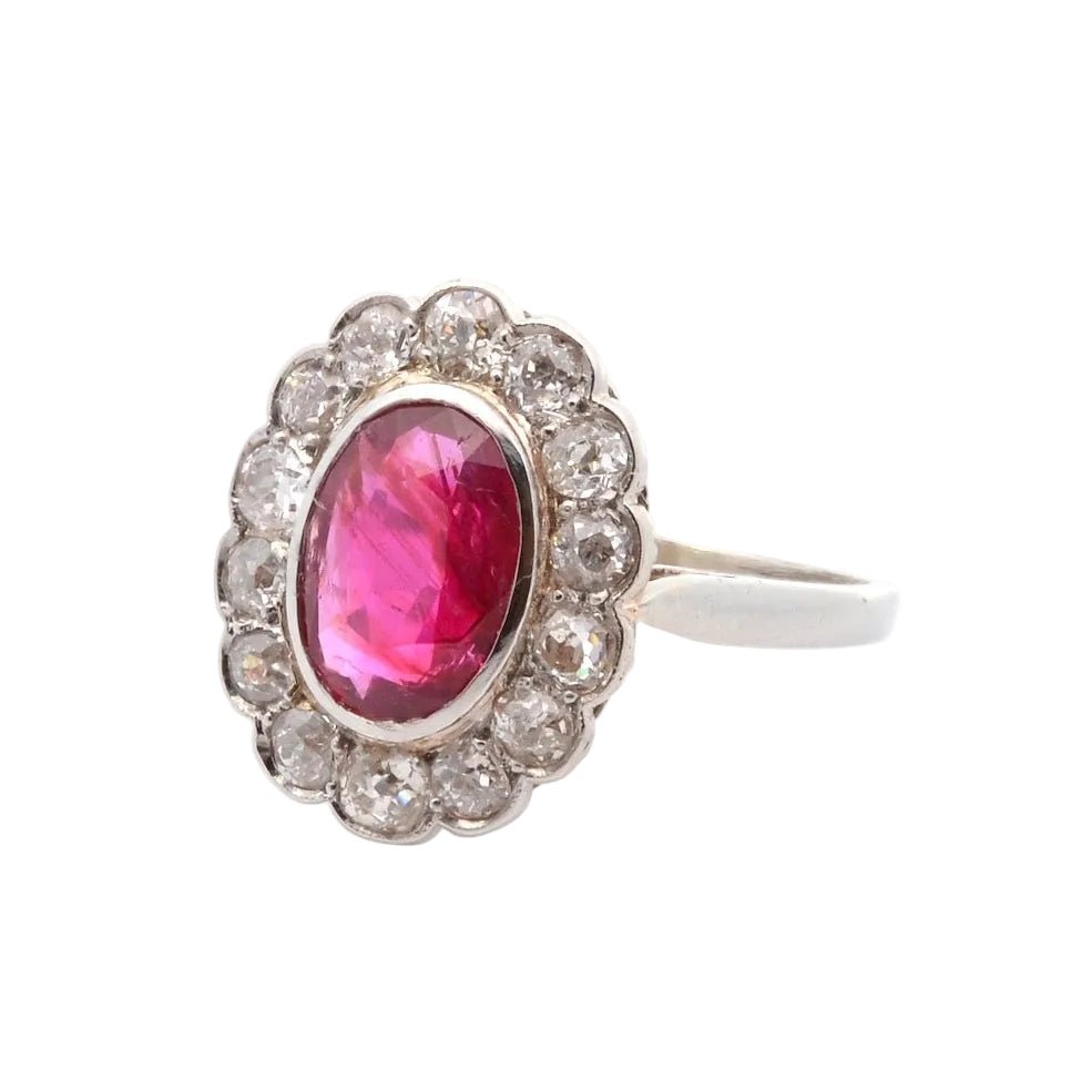 Bague Entourage en or blanc, rubis et diamants - Castafiore