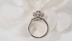 Bague entourage en or blanc, rubis et diamants - Castafiore