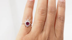 Bague entourage en or blanc, rubis et diamants - Castafiore