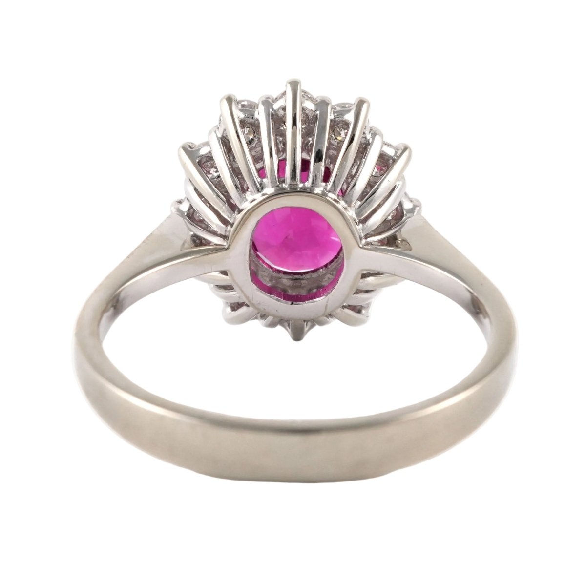 Bague Entourage en or blanc, rubis et diamants - Castafiore