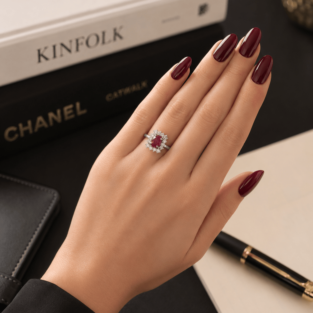Bague Entourage en or blanc, rubis et diamants - Castafiore
