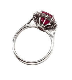 Bague Entourage en or blanc, rubis et diamants - Castafiore