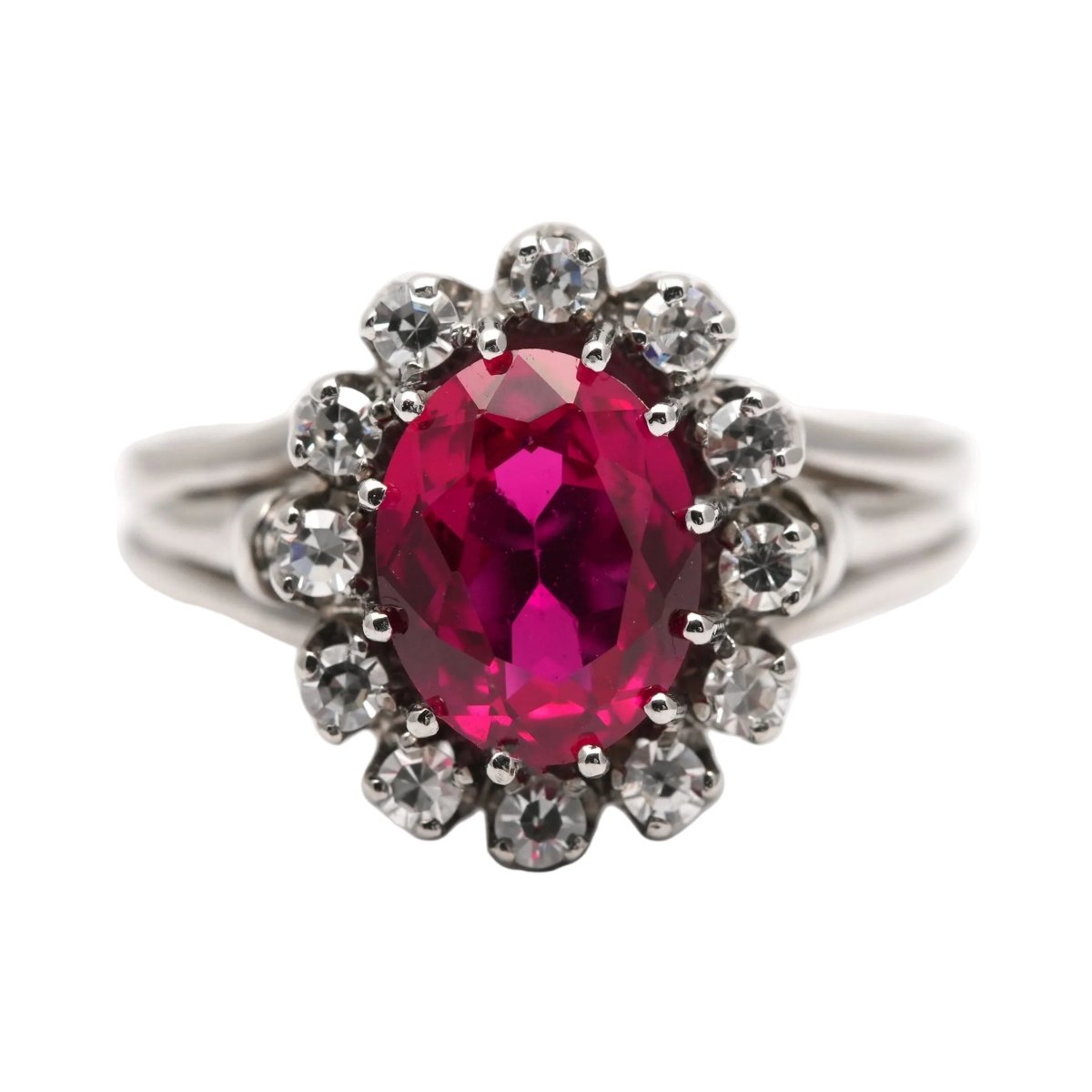 Bague Entourage en or blanc, rubis et diamants - Castafiore