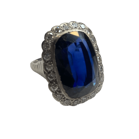 Bague Entourage en or blanc, saphir et diamants - Castafiore