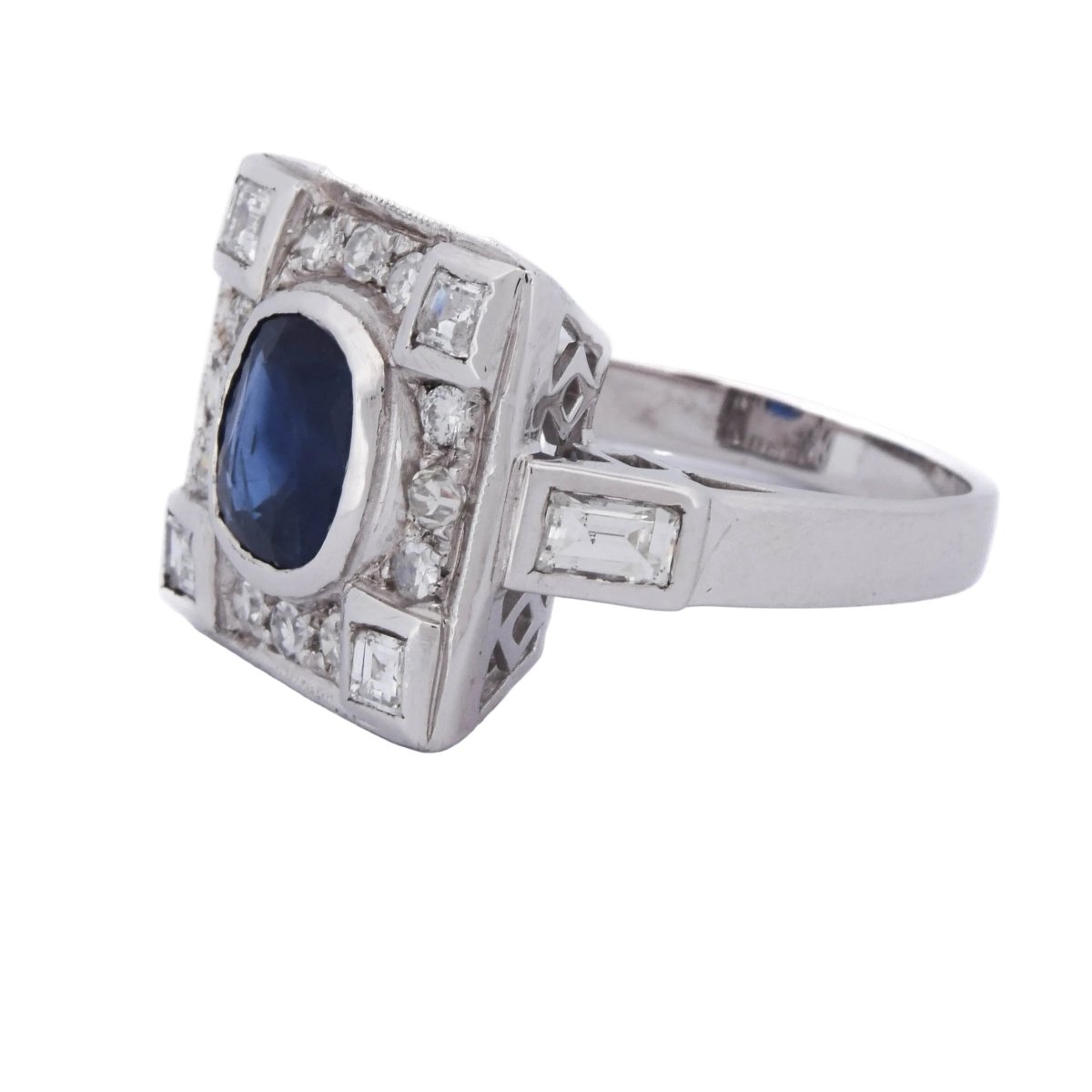 Bague Entourage en or blanc, saphir et diamants - Castafiore