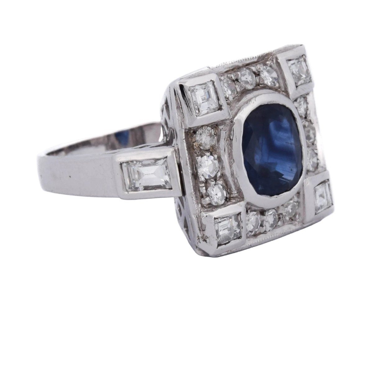 Bague Entourage en or blanc, saphir et diamants - Castafiore