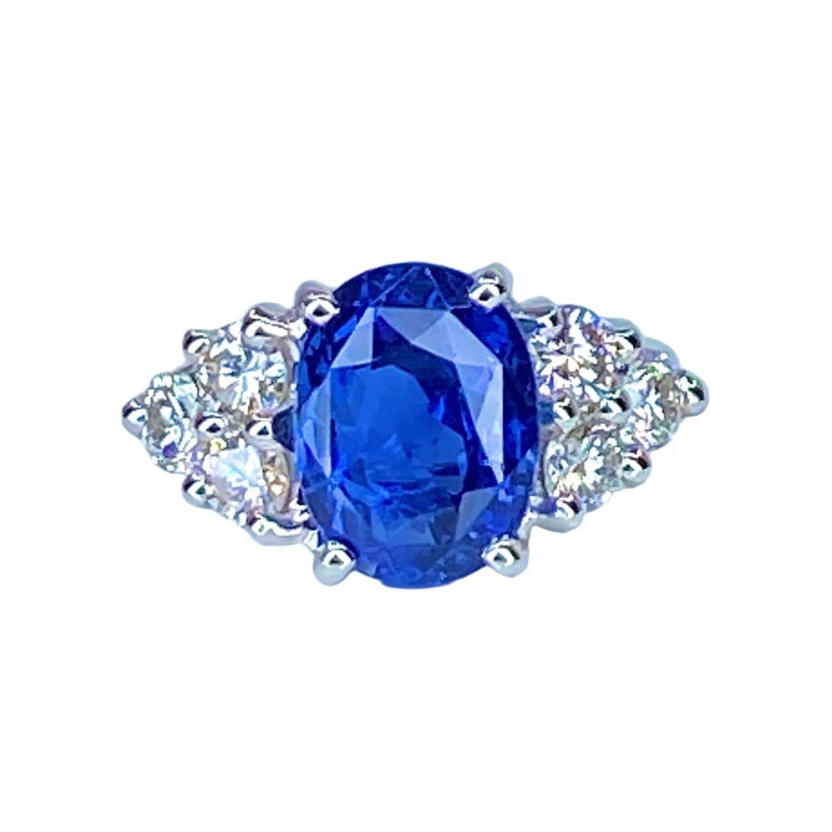 Bague Entourage en or blanc, saphir et diamants - Castafiore