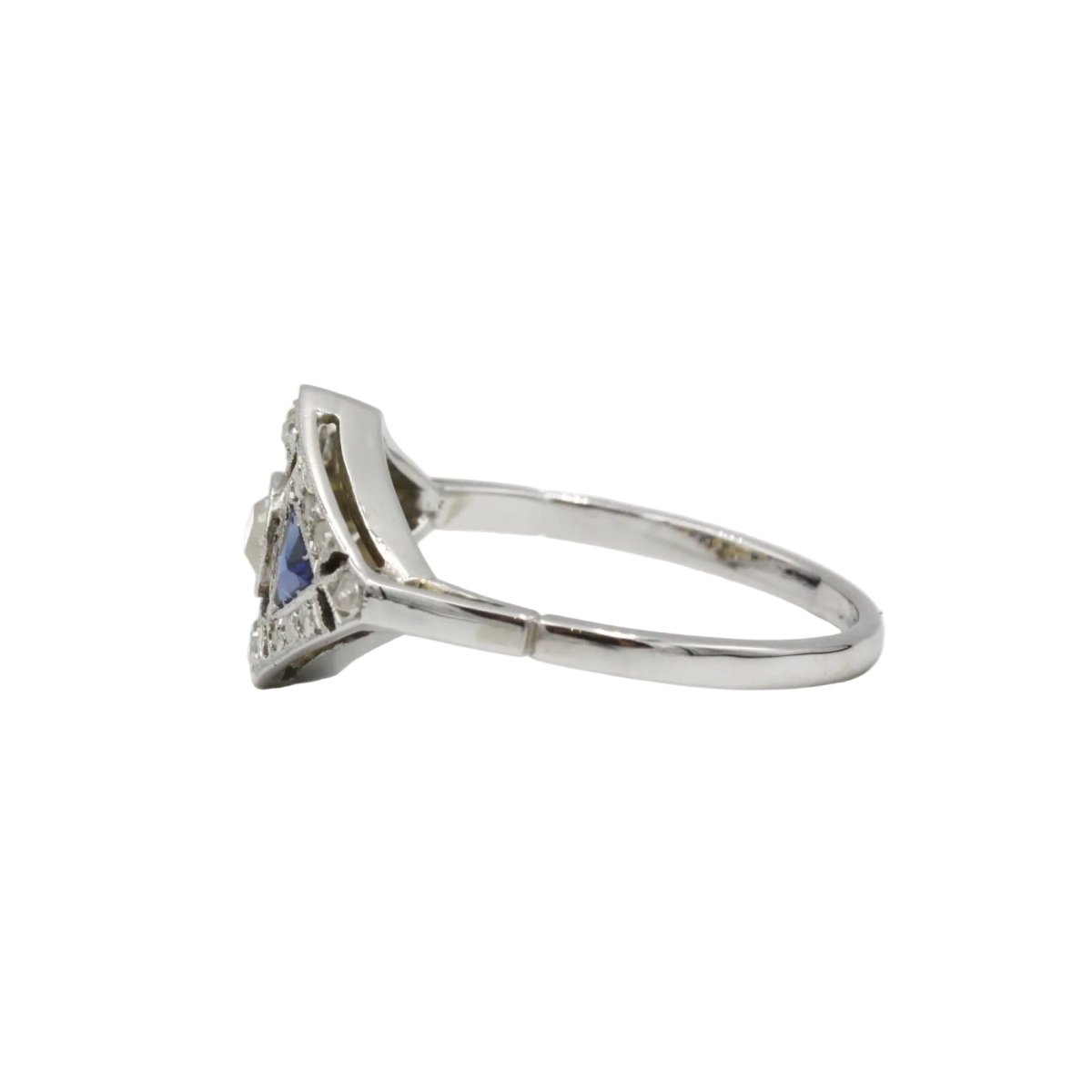 Bague Entourage en or blanc, saphir et diamants - Castafiore