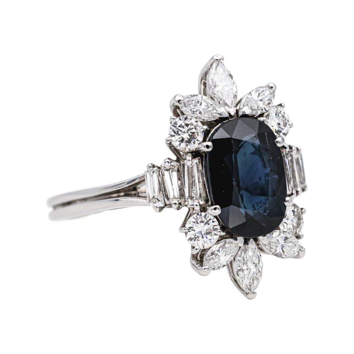 Ring Sapphire white gold surround