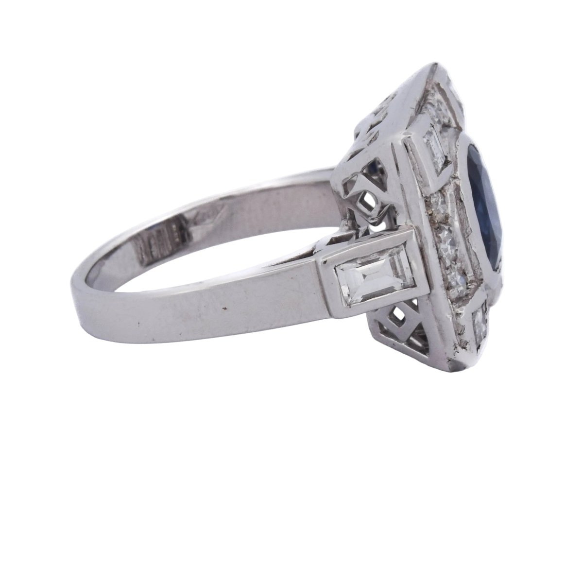 Bague Entourage en or blanc, saphir et diamants - Castafiore