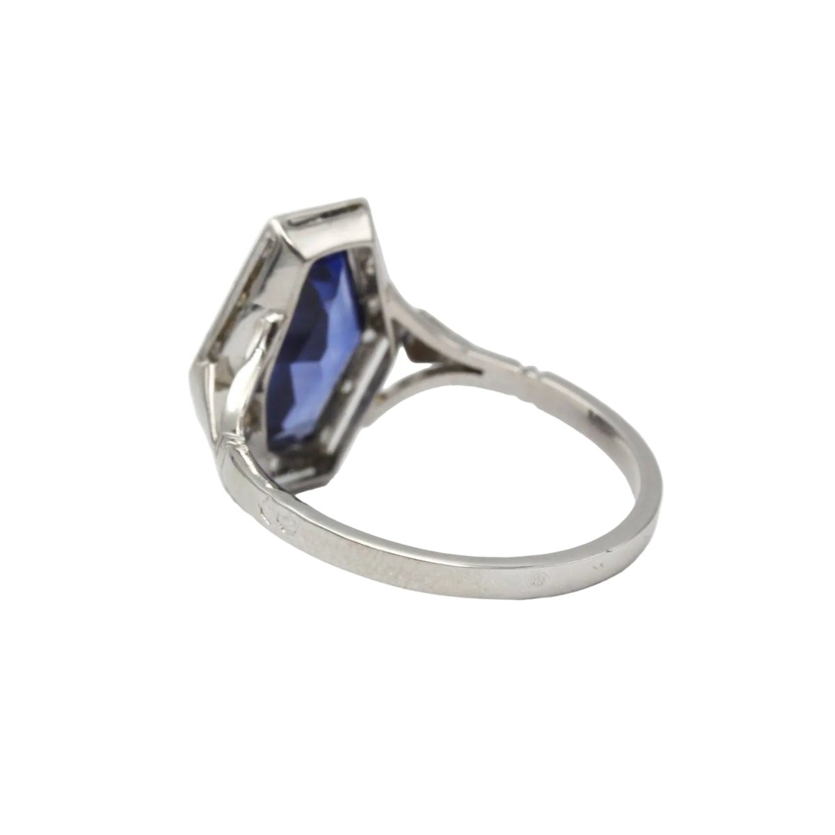 Bague Entourage en or blanc, saphir et diamants - Castafiore