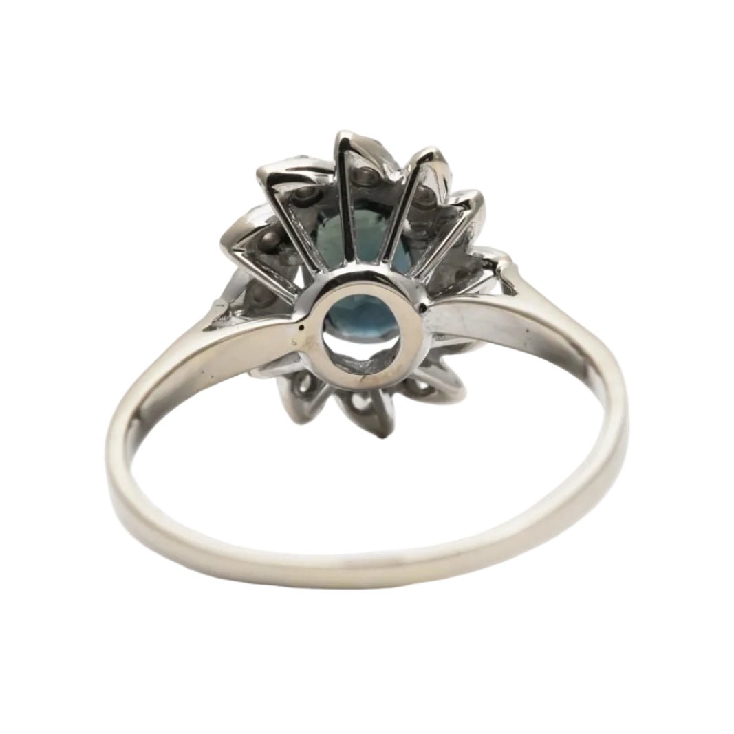 Bague Entourage en or blanc, saphir et diamants - Castafiore