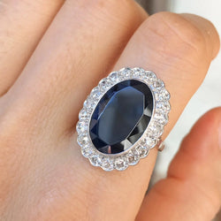 Bague Entourage en or blanc, saphir et diamants - Castafiore