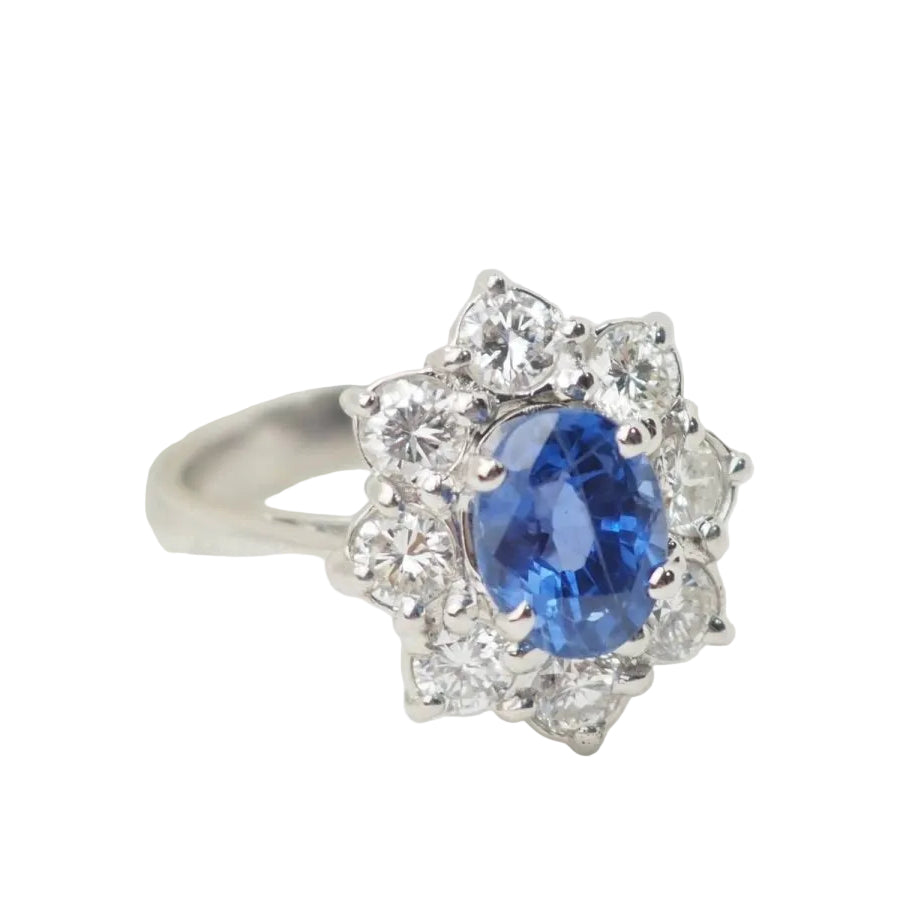 Bague entourage en or blanc, saphir et diamants - Castafiore