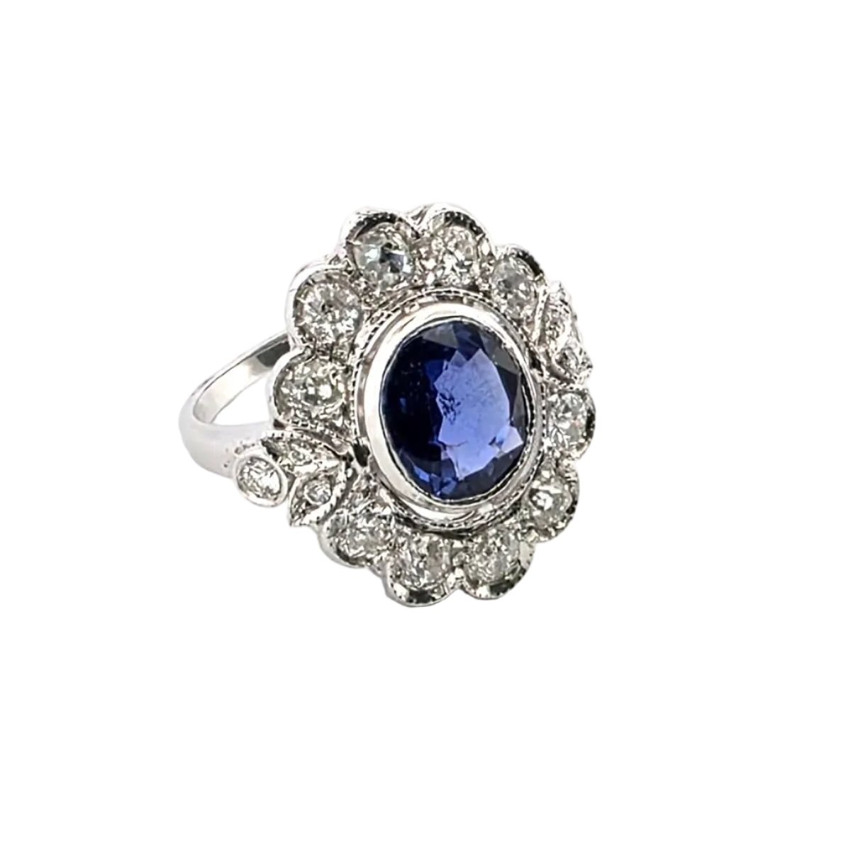 Bague Entourage en or blanc, saphir et diamants - Castafiore