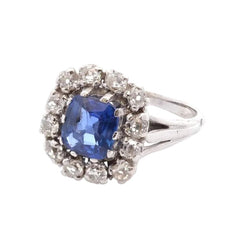 Bague Entourage en or blanc, saphir et diamants - Castafiore