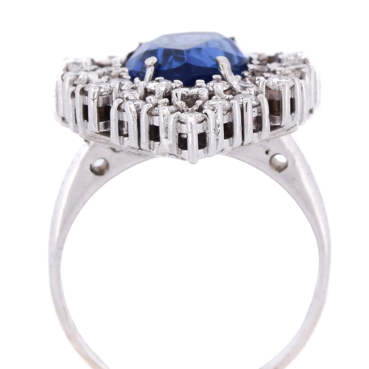 Bague Entourage en or blanc, saphir et diamants - Castafiore