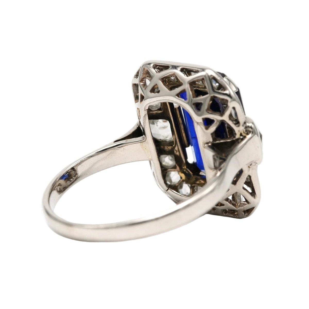 Bague Entourage en or blanc, saphir et diamants - Castafiore