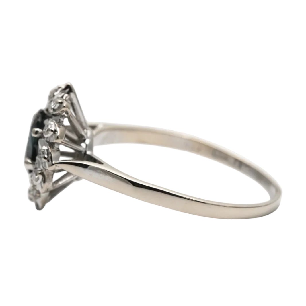 Bague Entourage en or blanc, saphir et diamants - Castafiore