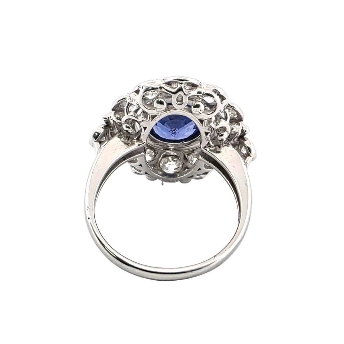 Bague Entourage en or blanc, saphir et diamants - Castafiore