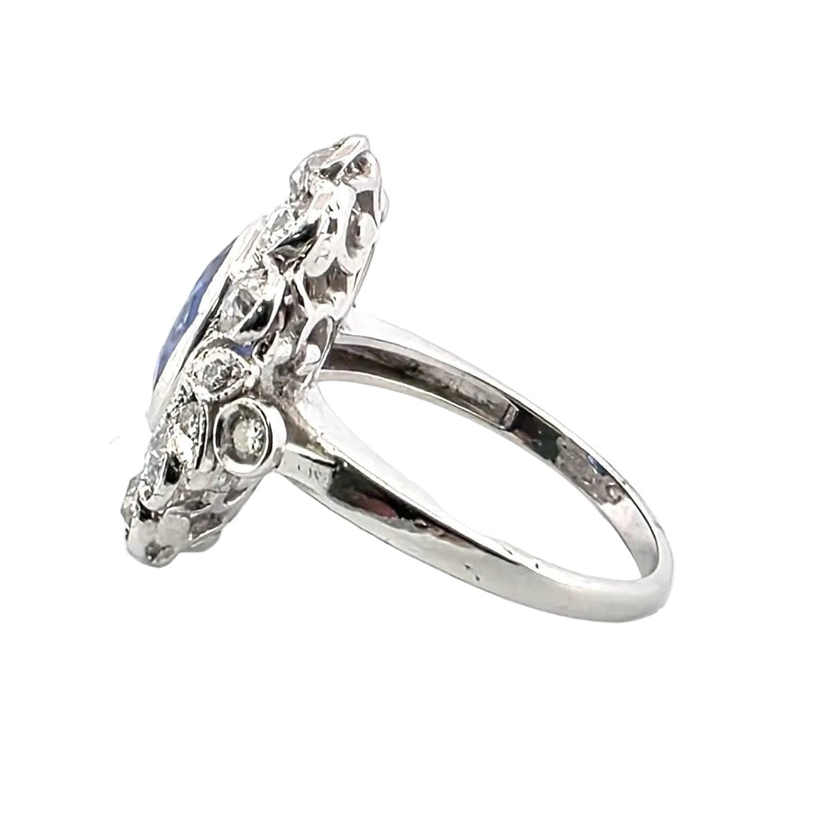 Bague Entourage en or blanc, saphir et diamants - Castafiore