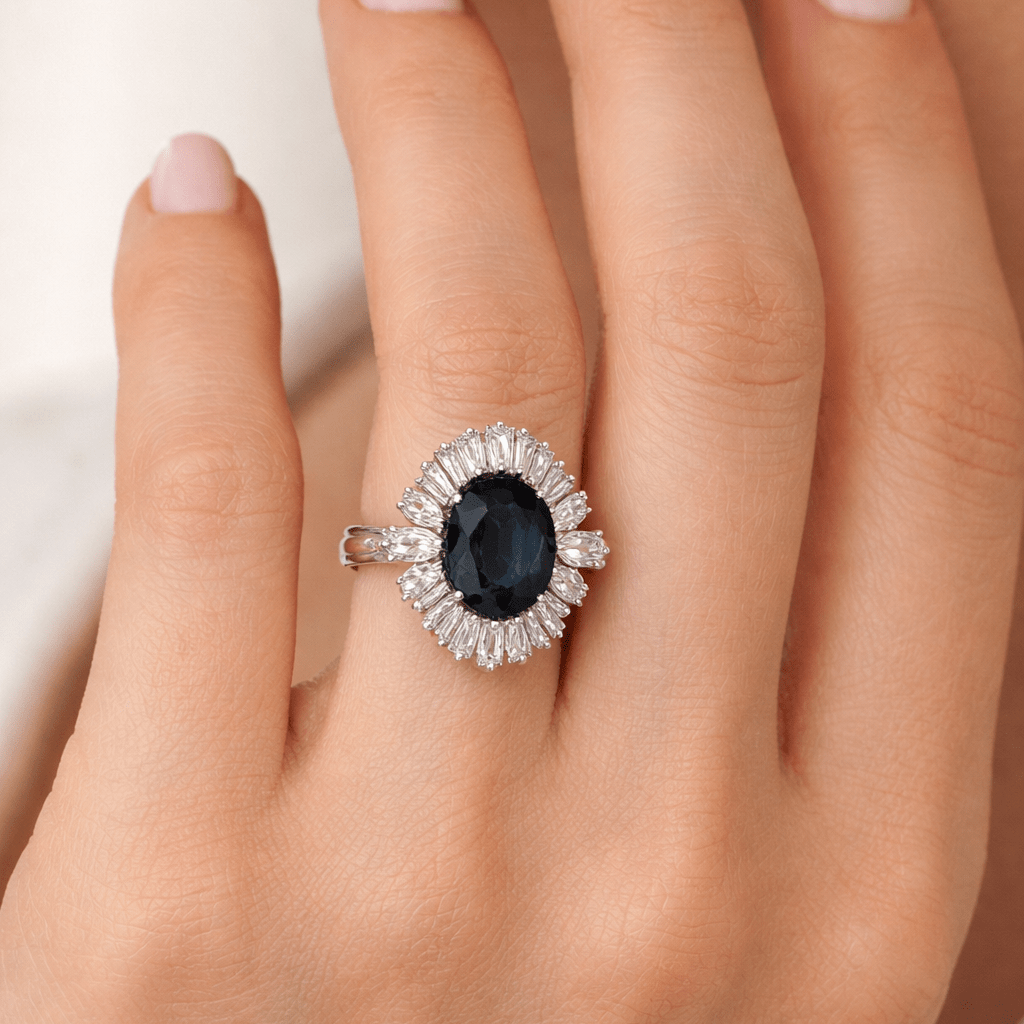 Bague Entourage en or blanc, saphir et diamants - Castafiore