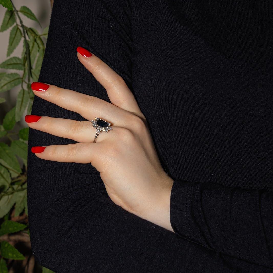 Ring Sapphire white gold surround