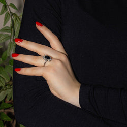 Ring Sapphire white gold surround