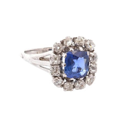Bague Entourage en or blanc, saphir et diamants - Castafiore