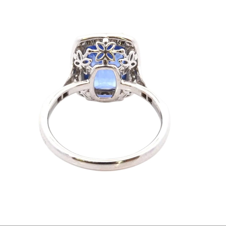 Bague Entourage en or blanc, saphir et diamants - Castafiore