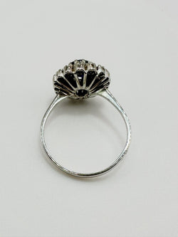 Bague Entourage en or blanc, saphir et diamants - Castafiore