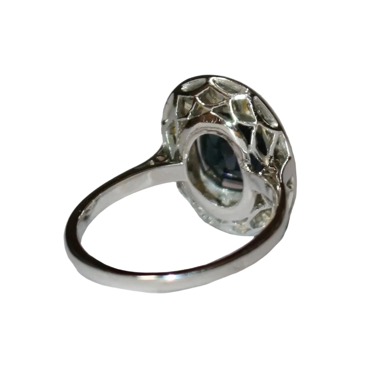 Bague Entourage en or blanc, saphir et diamants - Castafiore