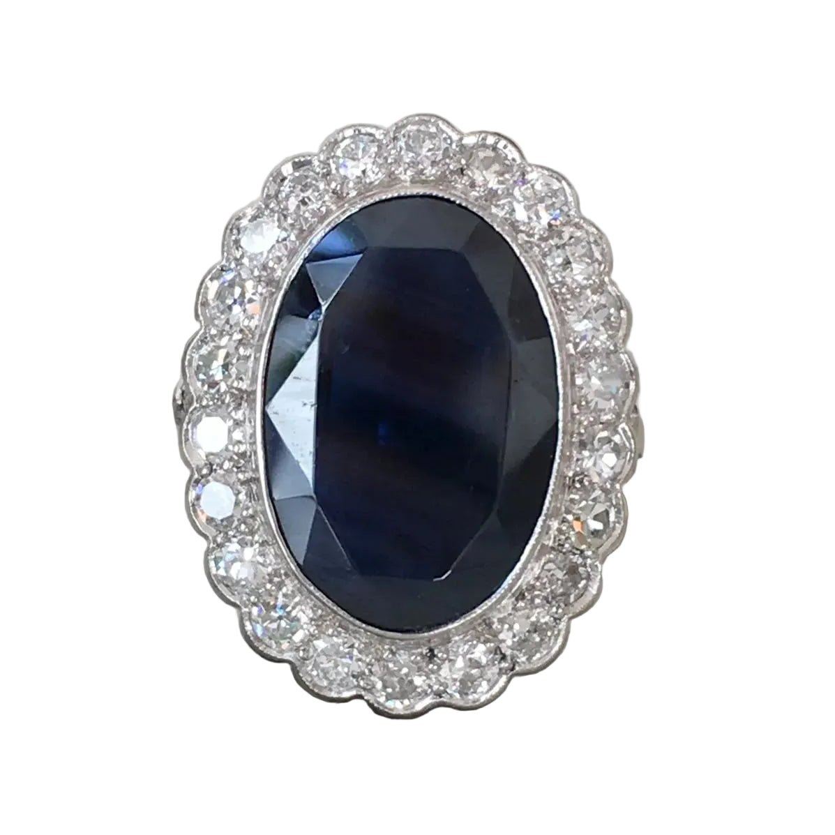 Bague Entourage en or blanc, saphir et diamants - Castafiore