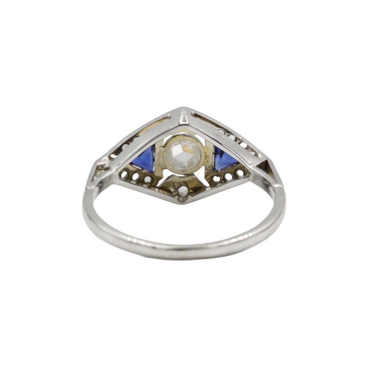 Bague Entourage en or blanc, saphir et diamants - Castafiore