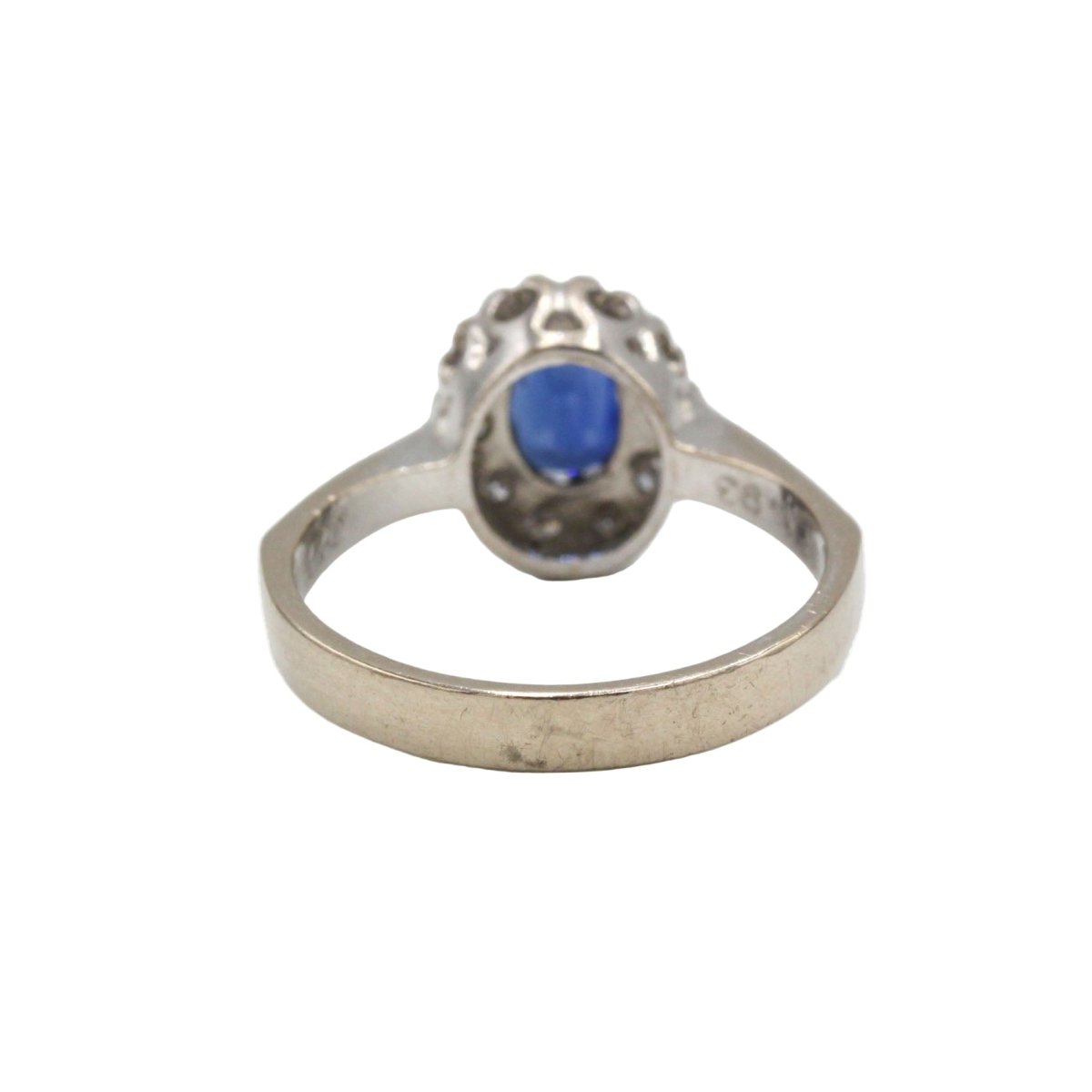 Bague Entourage en or blanc, saphir et diamants - Castafiore