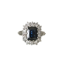 Bague Entourage en or blanc, saphir, et diamants - Castafiore