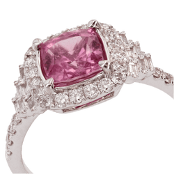 Bague Entourage en or blanc, saphir et diamants - Castafiore