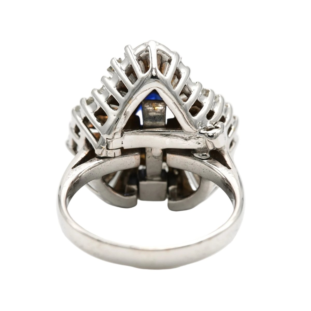 Bague Entourage en or blanc, saphir et diamants - Castafiore