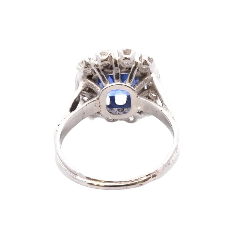 Bague Entourage en or blanc, saphir et diamants - Castafiore