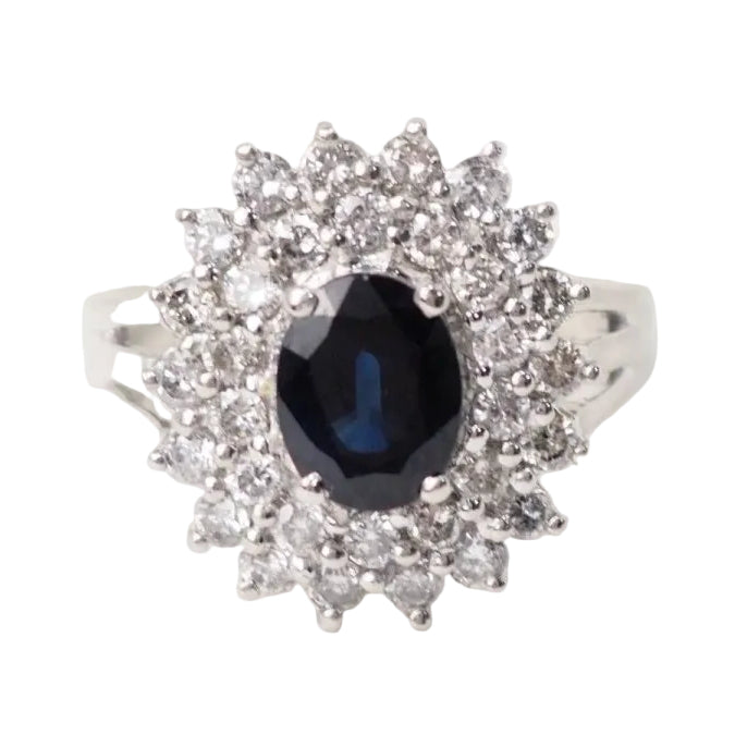 Bague entourage en or blanc, saphir ovale et diamants - Castafiore