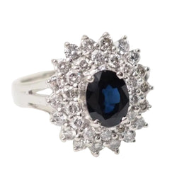 Bague entourage en or blanc, saphir ovale et diamants - Castafiore
