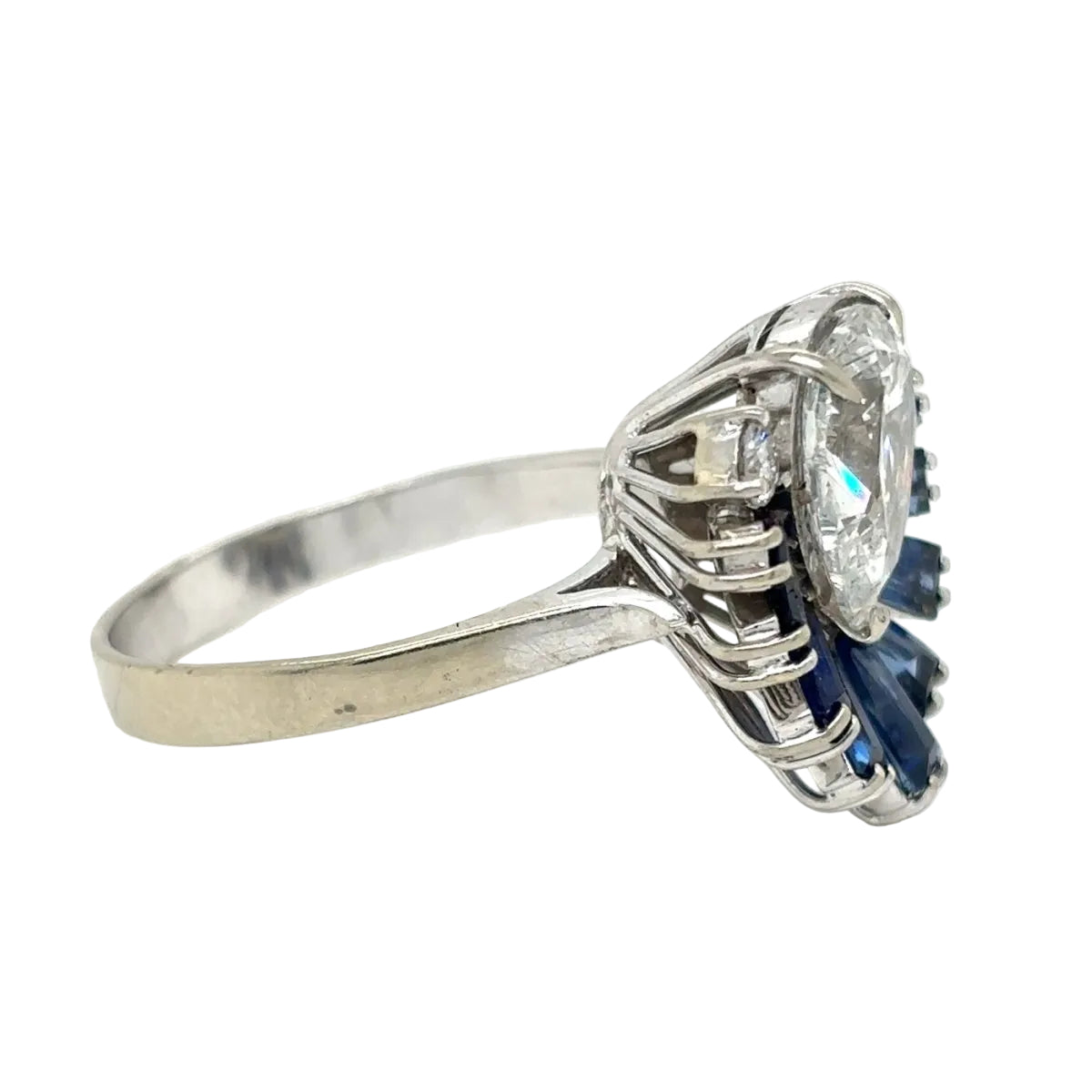 Bague Entourage en or blanc, saphirs et diamants - Castafiore