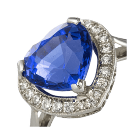 Bague Entourage en or blanc, tanzanite et diamants - Castafiore