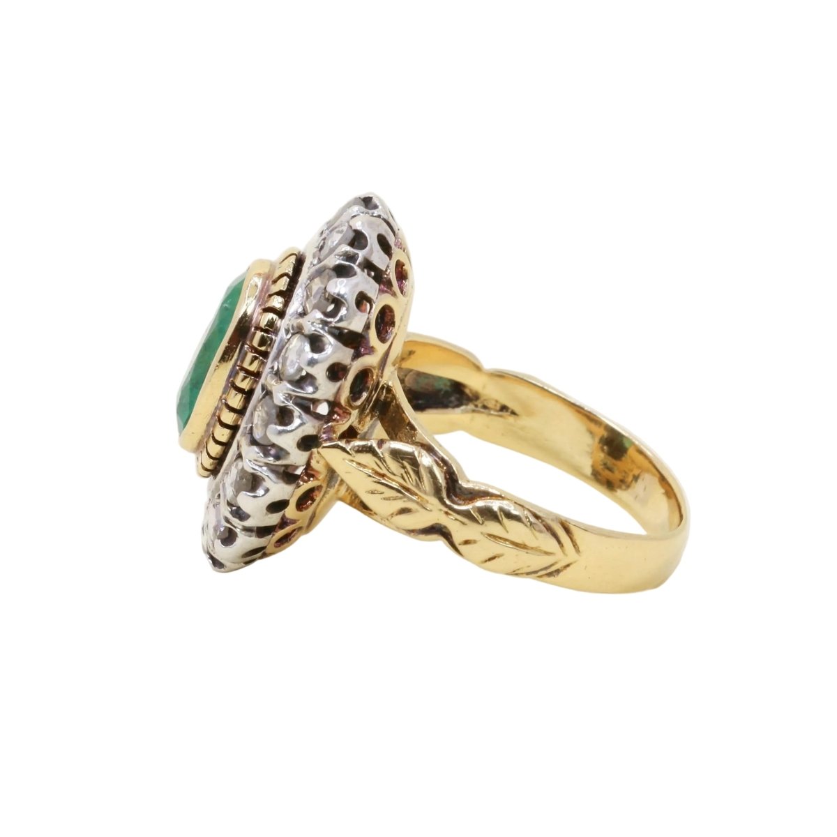 Bague Entourage en or jaune, argent, émeraude et diamants - Castafiore