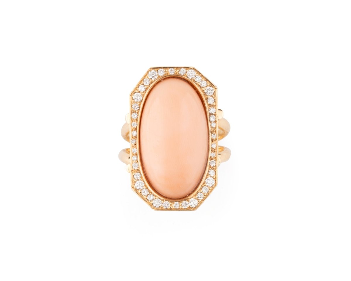 Bague Entourage en or jaune, corail et diamants - Castafiore