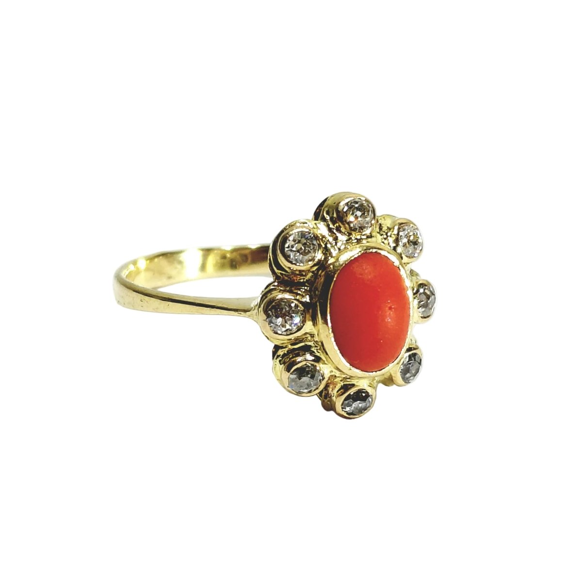 Bague Entourage en or jaune, corail et diamants - Castafiore