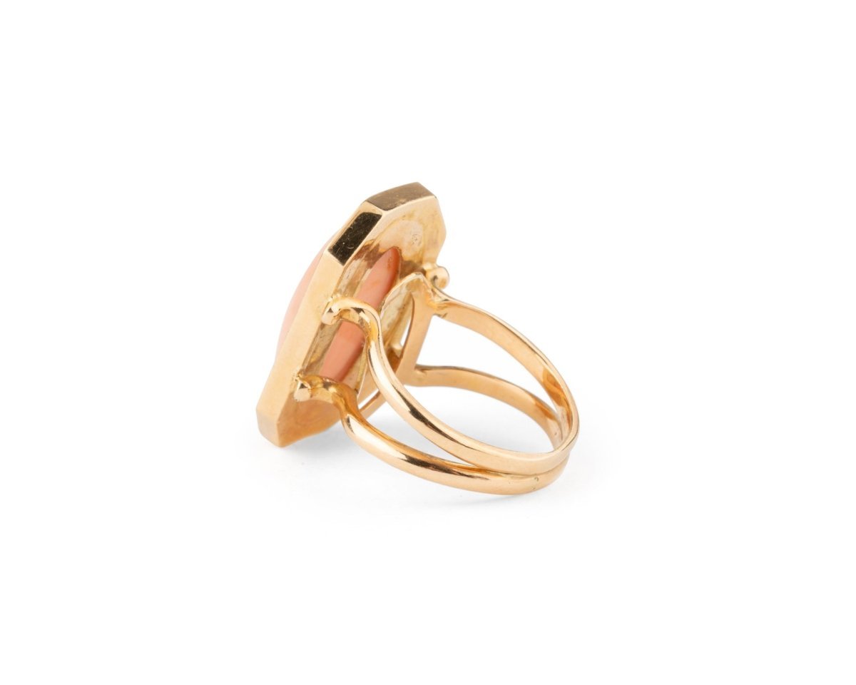 Bague Entourage en or jaune, corail et diamants - Castafiore