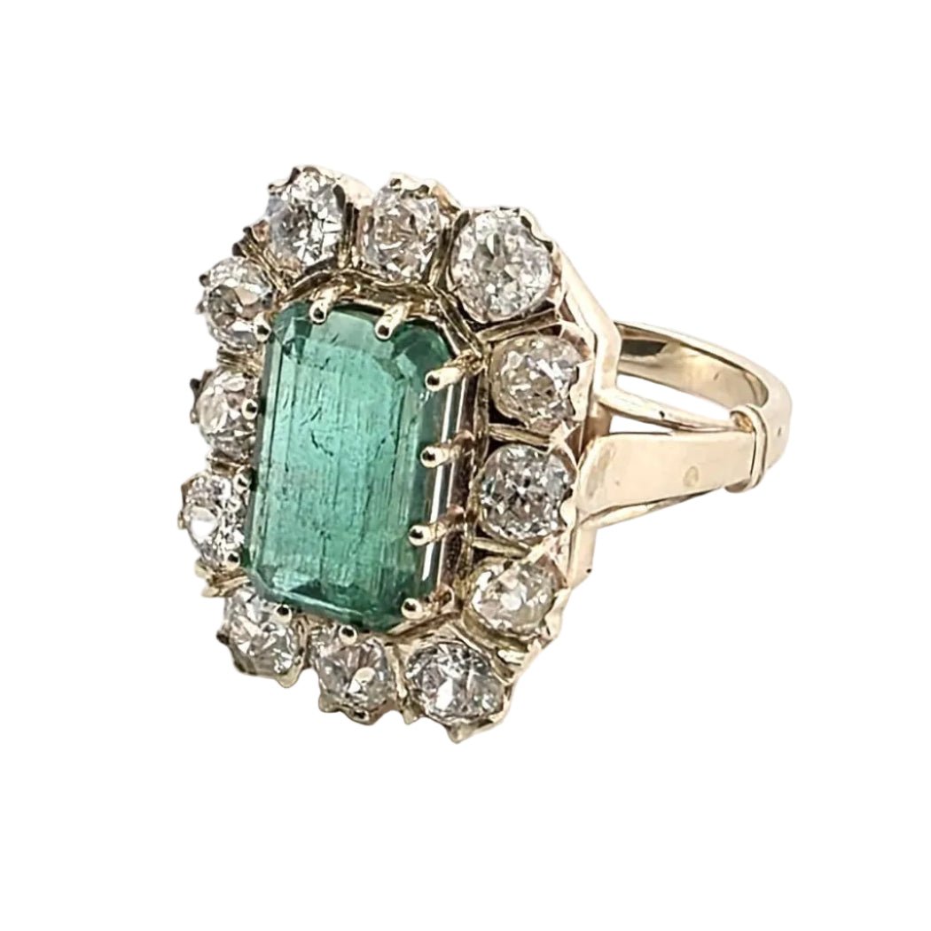 Bague Entourage en or jaune, émeraude et diamants - Castafiore